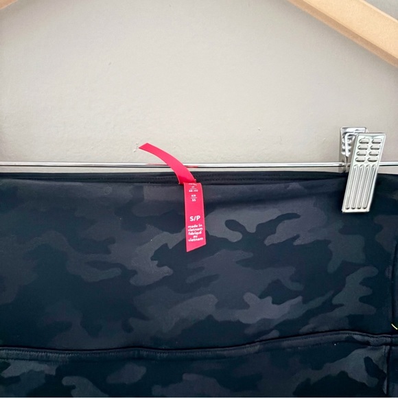 SPANX Black Camouflage Leggings - Picture 2 of 7